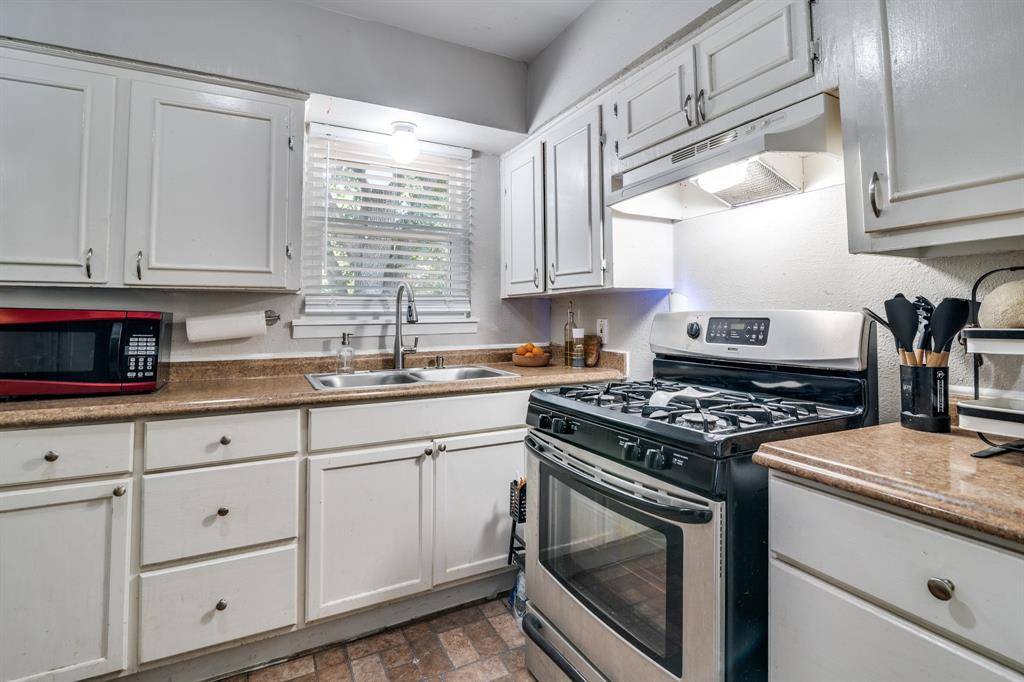 1309 Woodcrest Drive, Mesquite, TX 75149