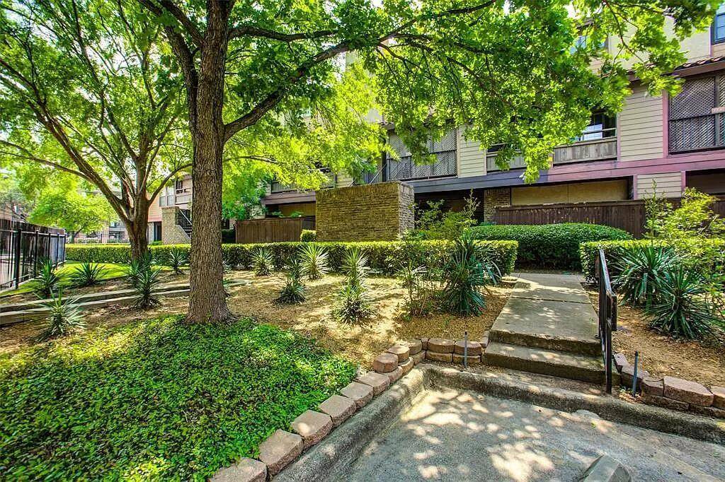 5757 E University Boulevard #22B, Dallas, TX 75206