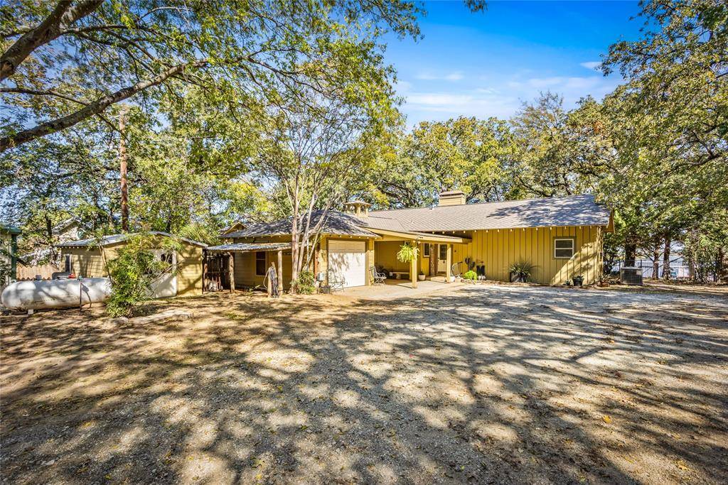 916 Kimbrough Road, Azle, TX 76020
