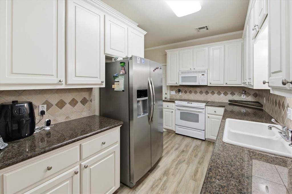 363 Old Mill Creek Drive, Woodway, TX 76712