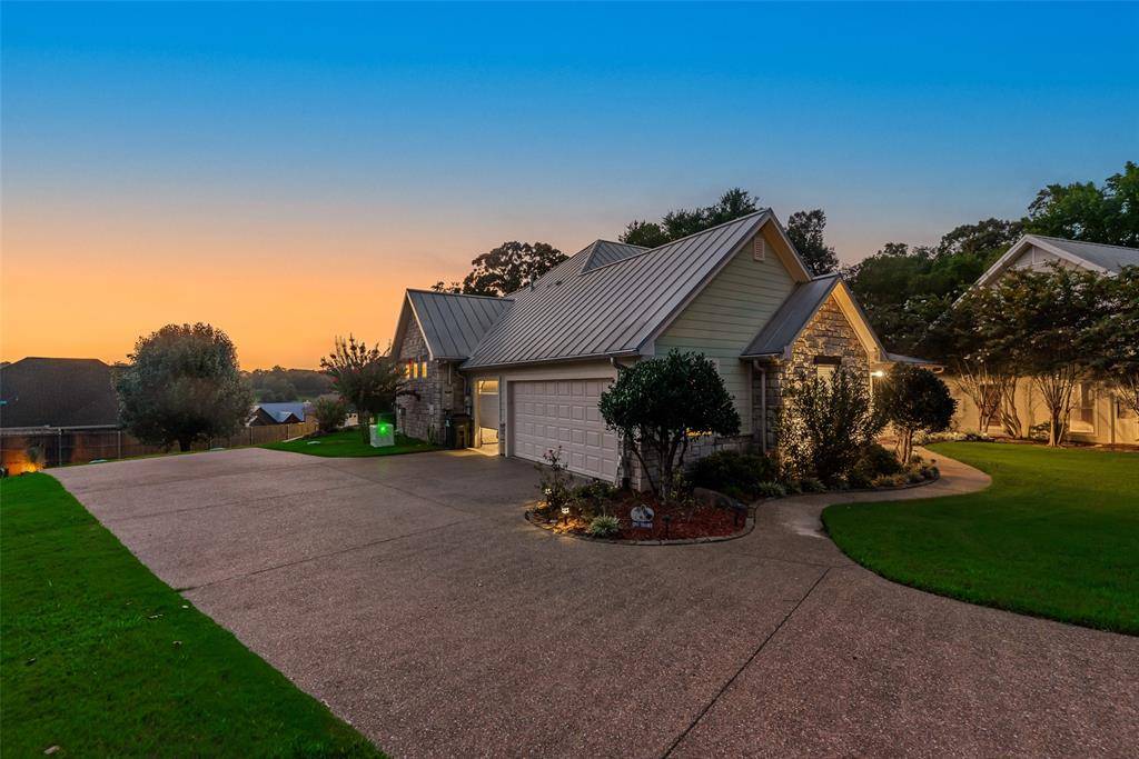 24060 Red Azalea, Lindale, TX 75771