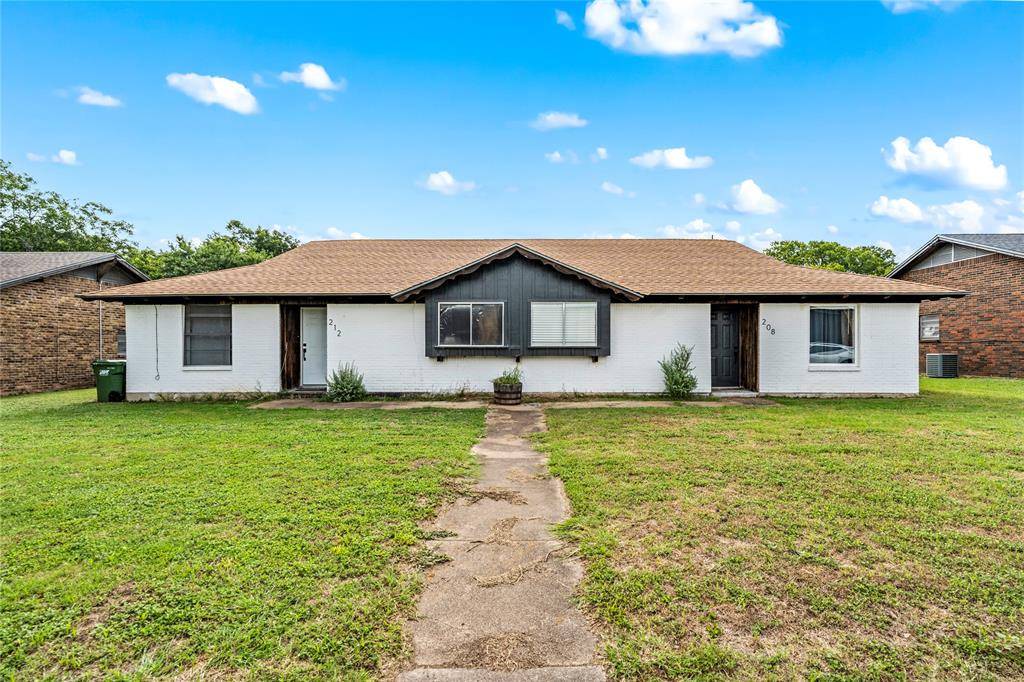 208-212 Queen Drive, Hewitt, TX 76643