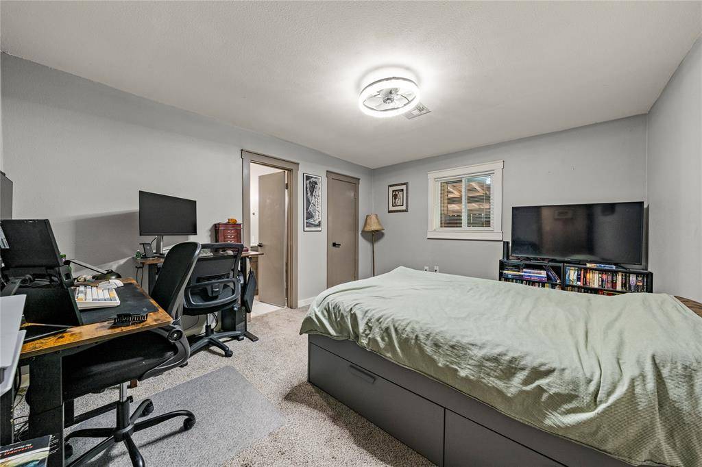 208-212 Queen Drive, Hewitt, TX 76643