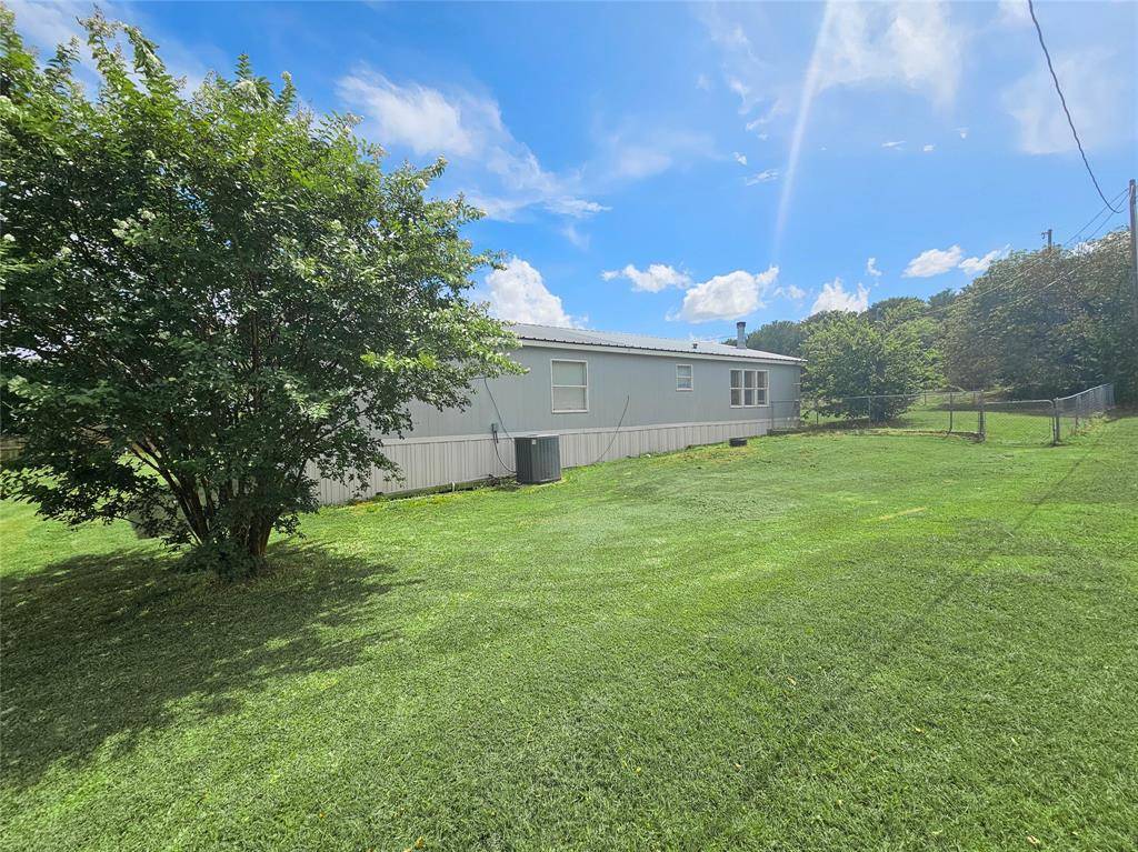 372 Meadow Pond Court, Runaway Bay, TX 76426