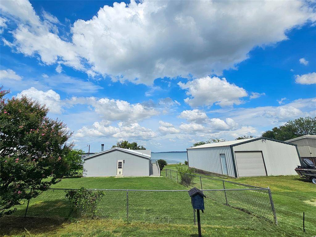 372 Meadow Pond Court, Runaway Bay, TX 76426