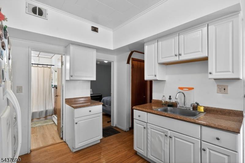11 Yereance Ave, Clifton City, NJ 07011
