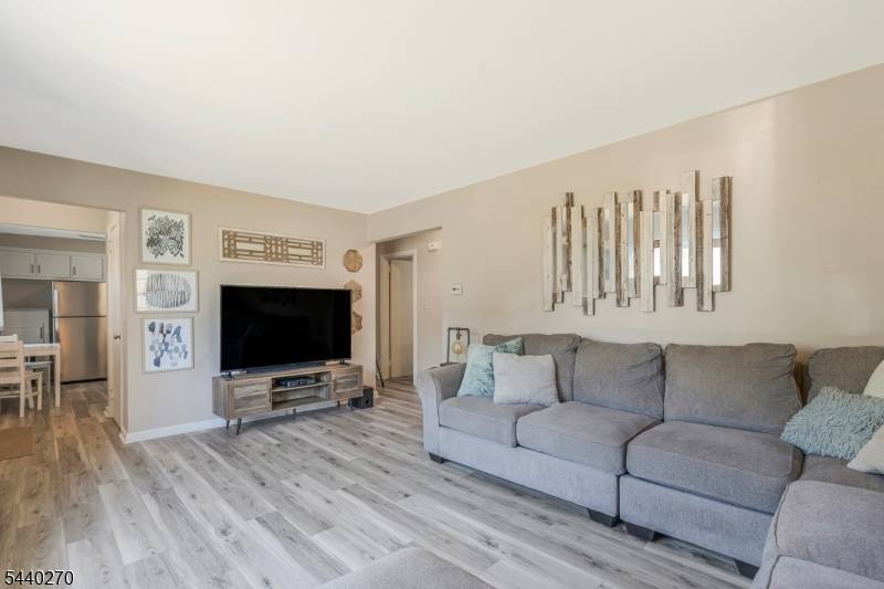 8 Pierrepont Ave, Middlesex Boro, NJ 08846