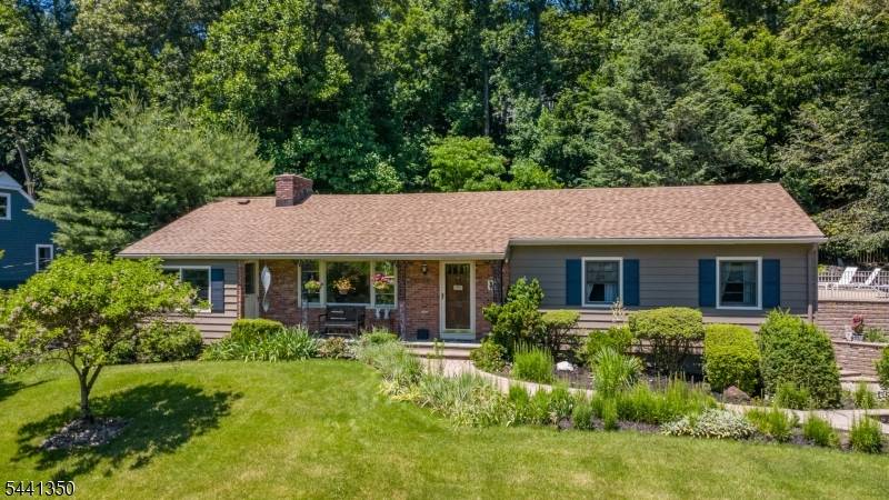 36 Leamoor Dr, Morris Plains Boro, NJ 07950