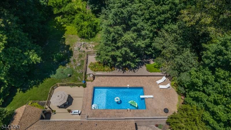36 Leamoor Dr, Morris Plains Boro, NJ 07950