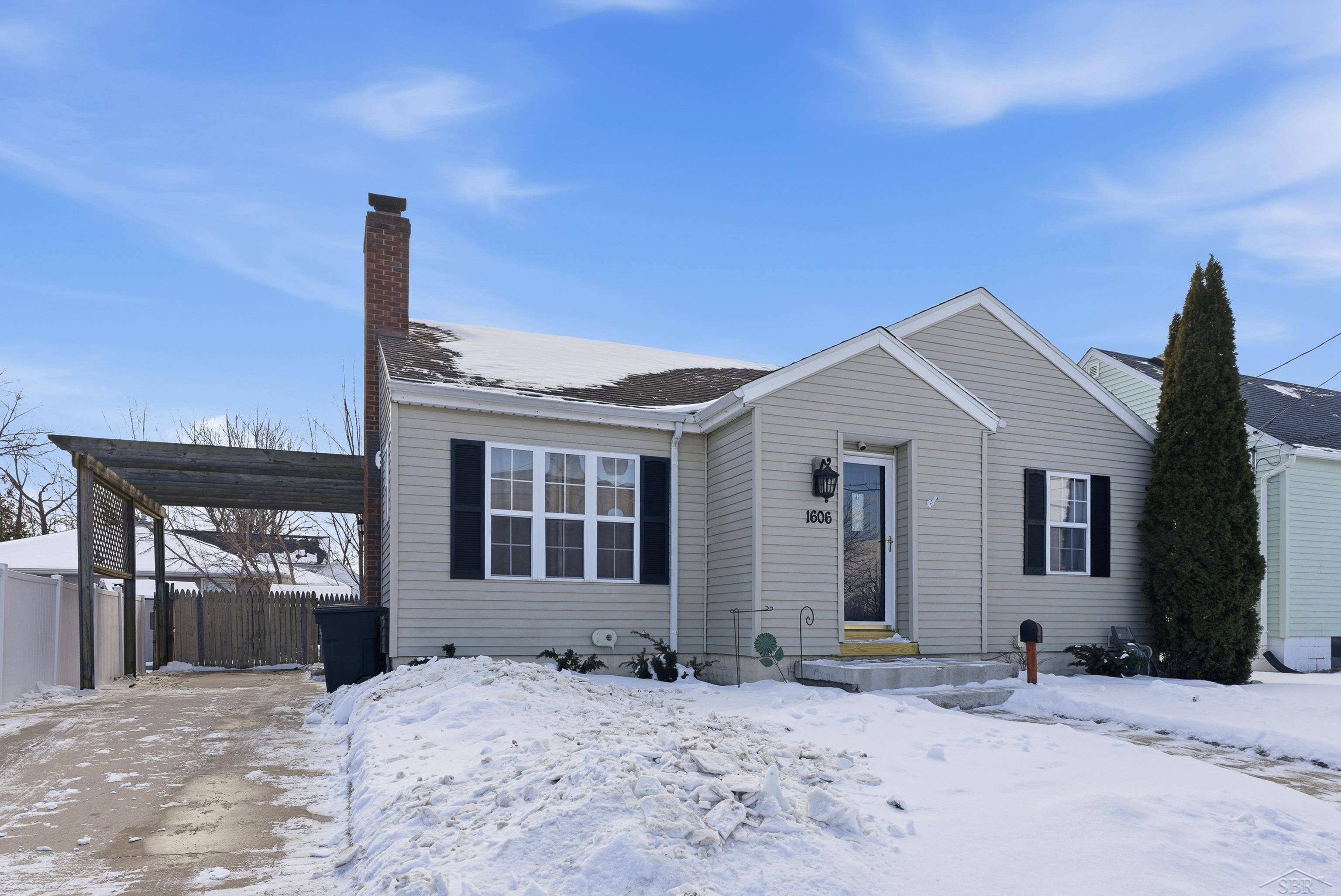 1606 Essex ST, Essexville, MI 48732