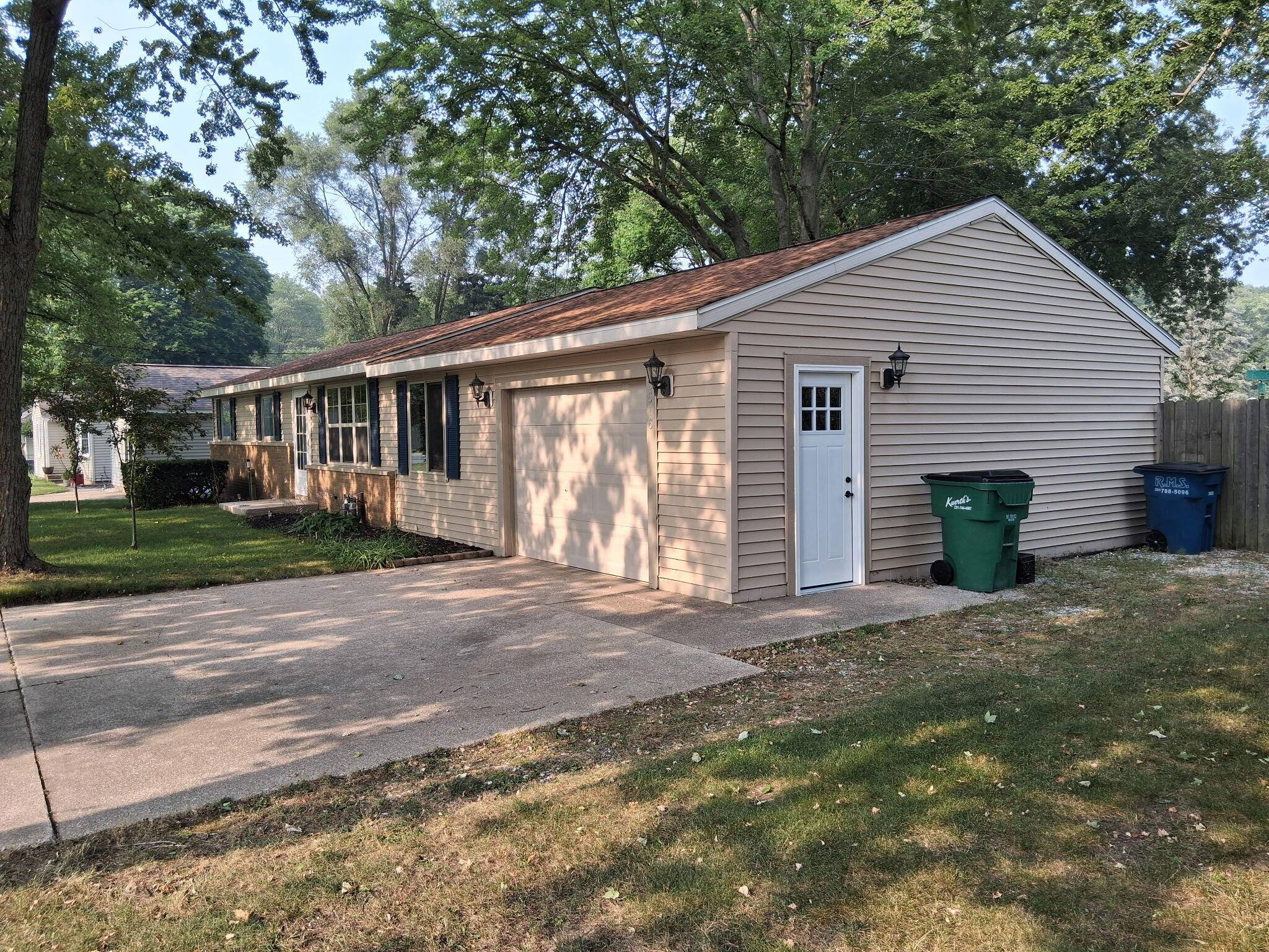 3616 S Sheridan DR, Fruitport Twp, MI 49444