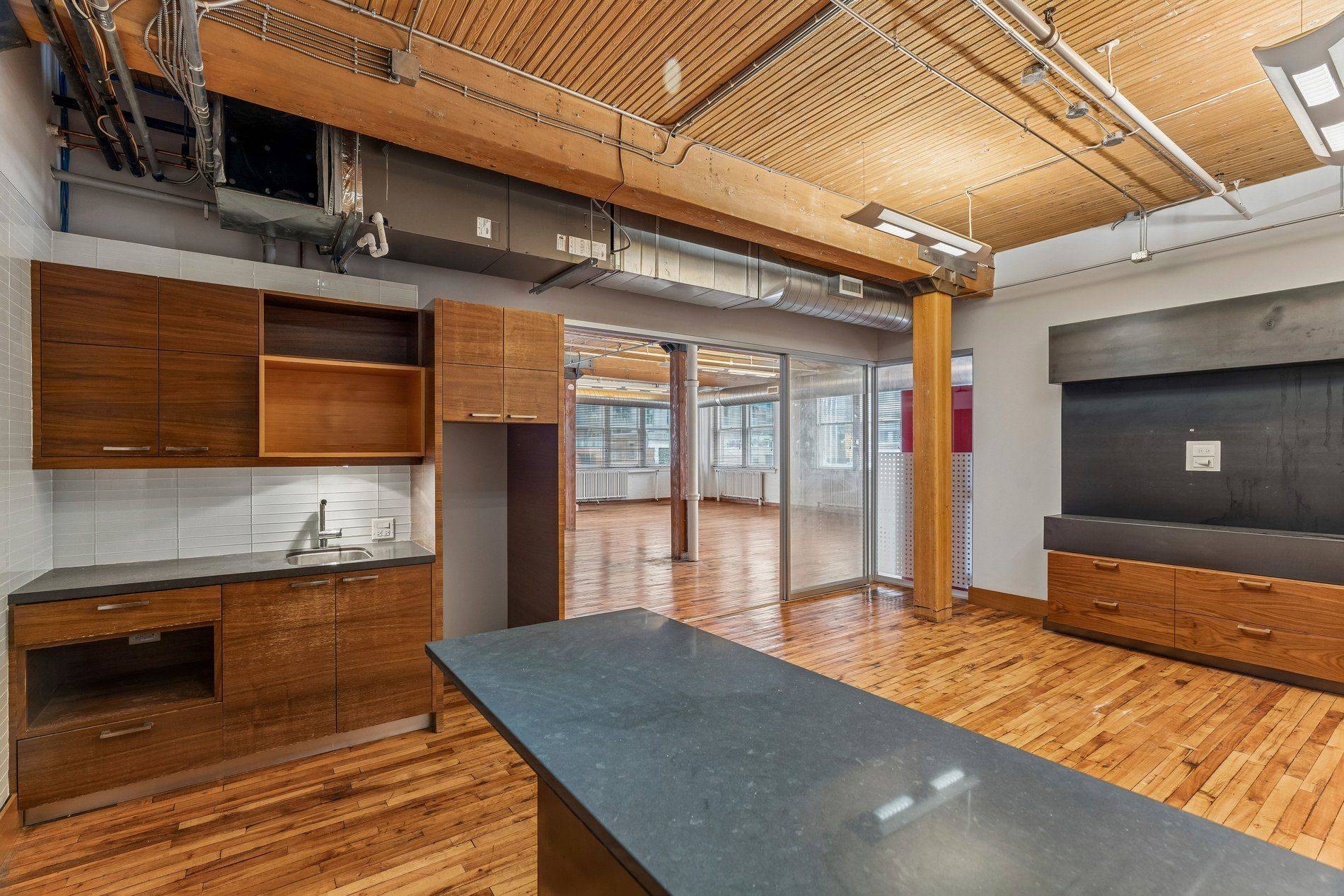30 Duncan ST #601, Toronto C01, ON M5V 2C4
