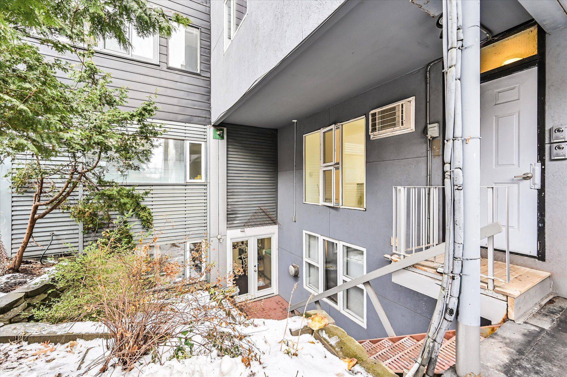 400 Summerhill AVE #3rd Flr, Toronto C09, ON M4W 2E4