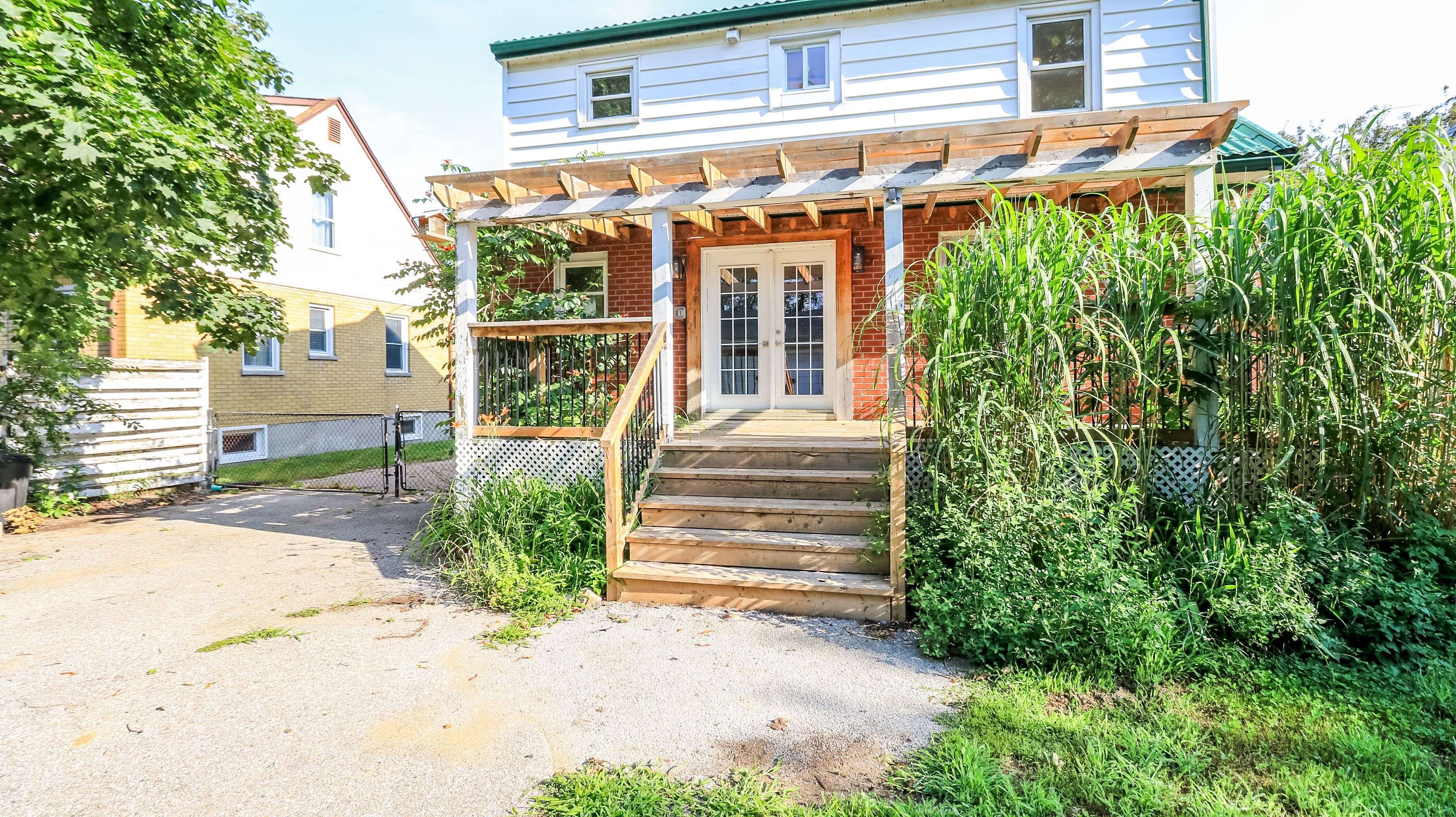 47 Campbell AVE, Barrie, ON L4N 2T2