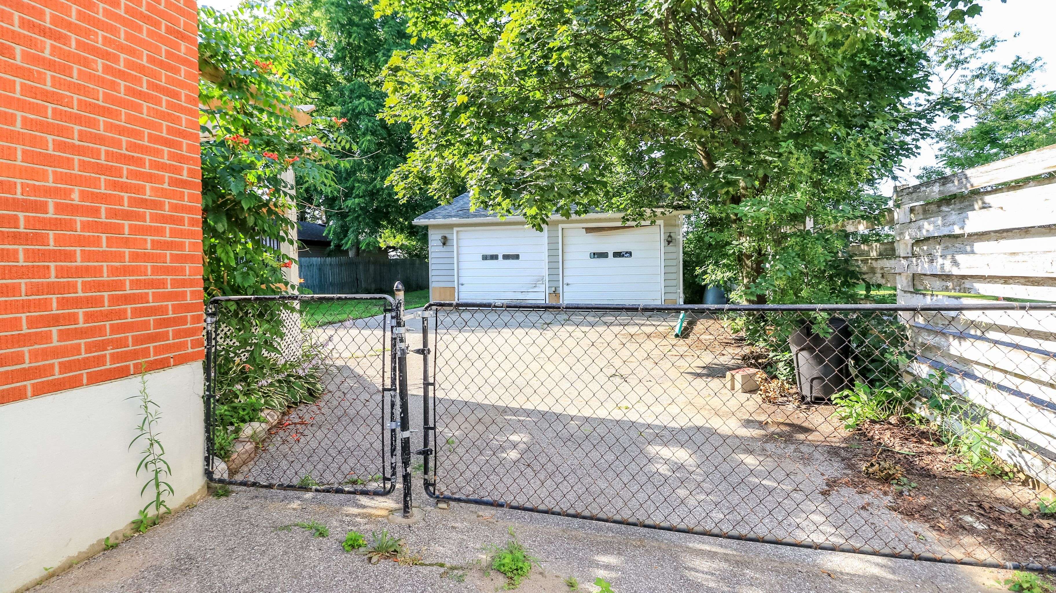 47 Campbell AVE, Barrie, ON L4N 2T2