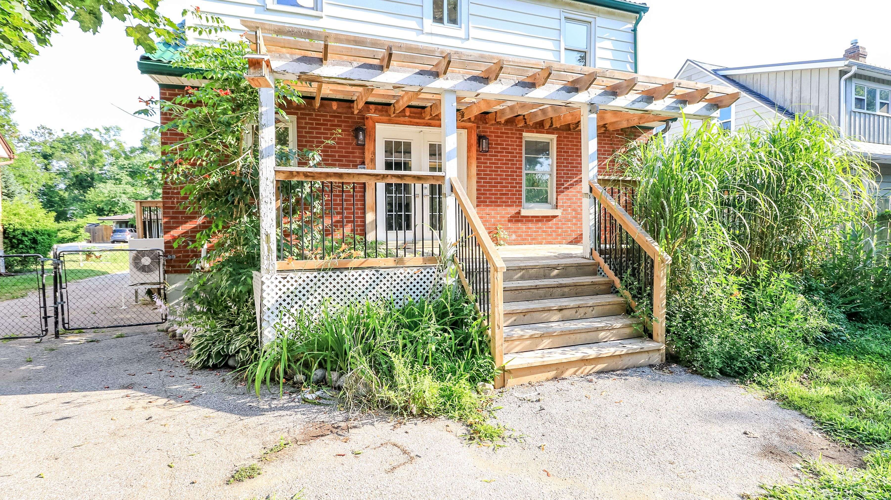 47 Campbell AVE, Barrie, ON L4N 2T2