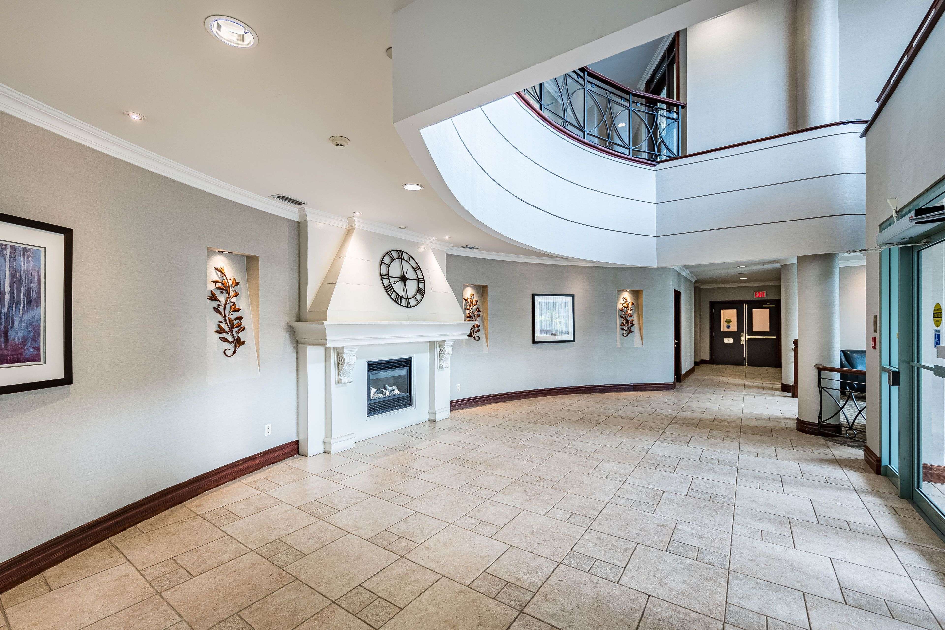 2585 Erin Centre BLVD #1102, Mississauga, ON L5M 6Z7