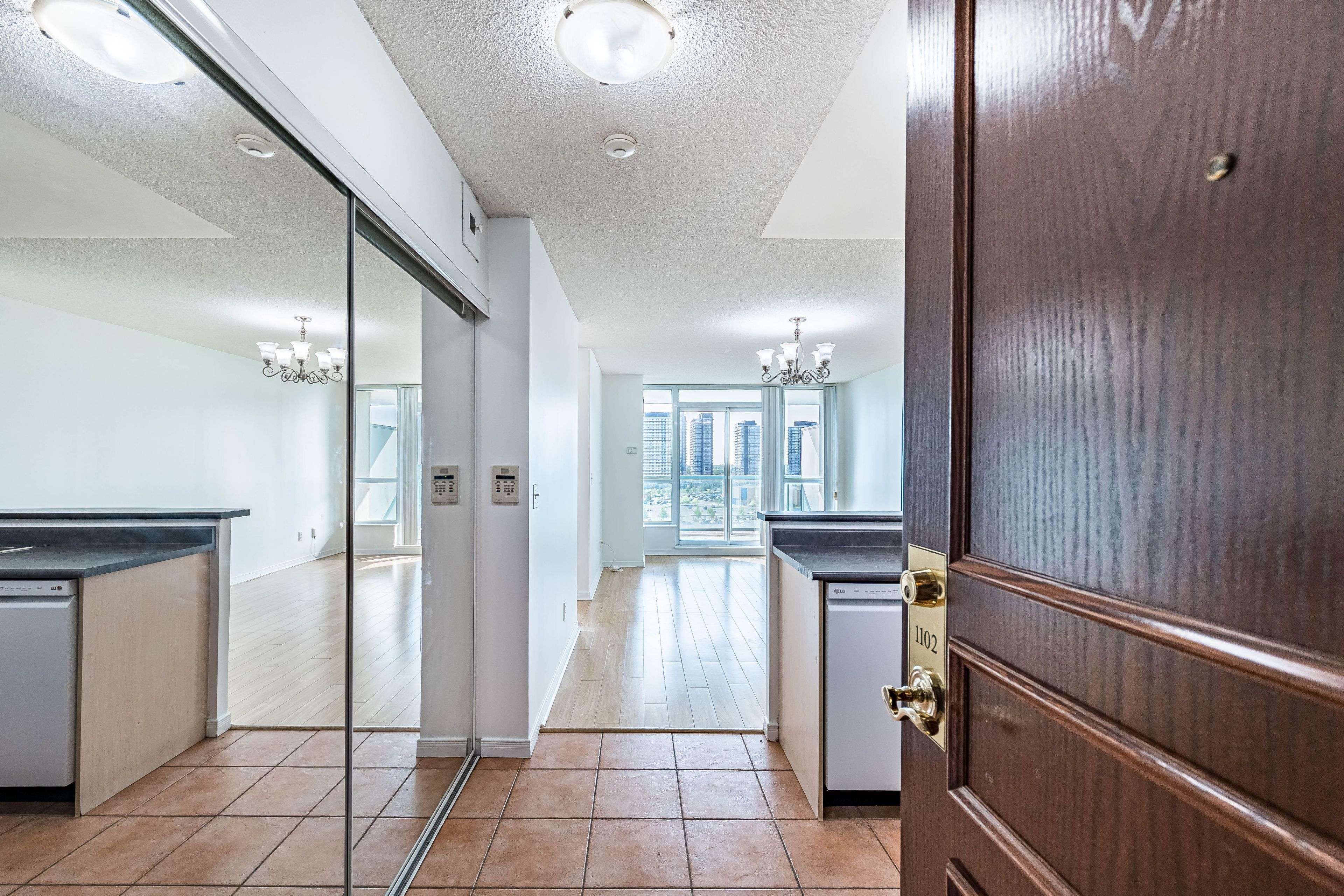 2585 Erin Centre BLVD #1102, Mississauga, ON L5M 6Z7