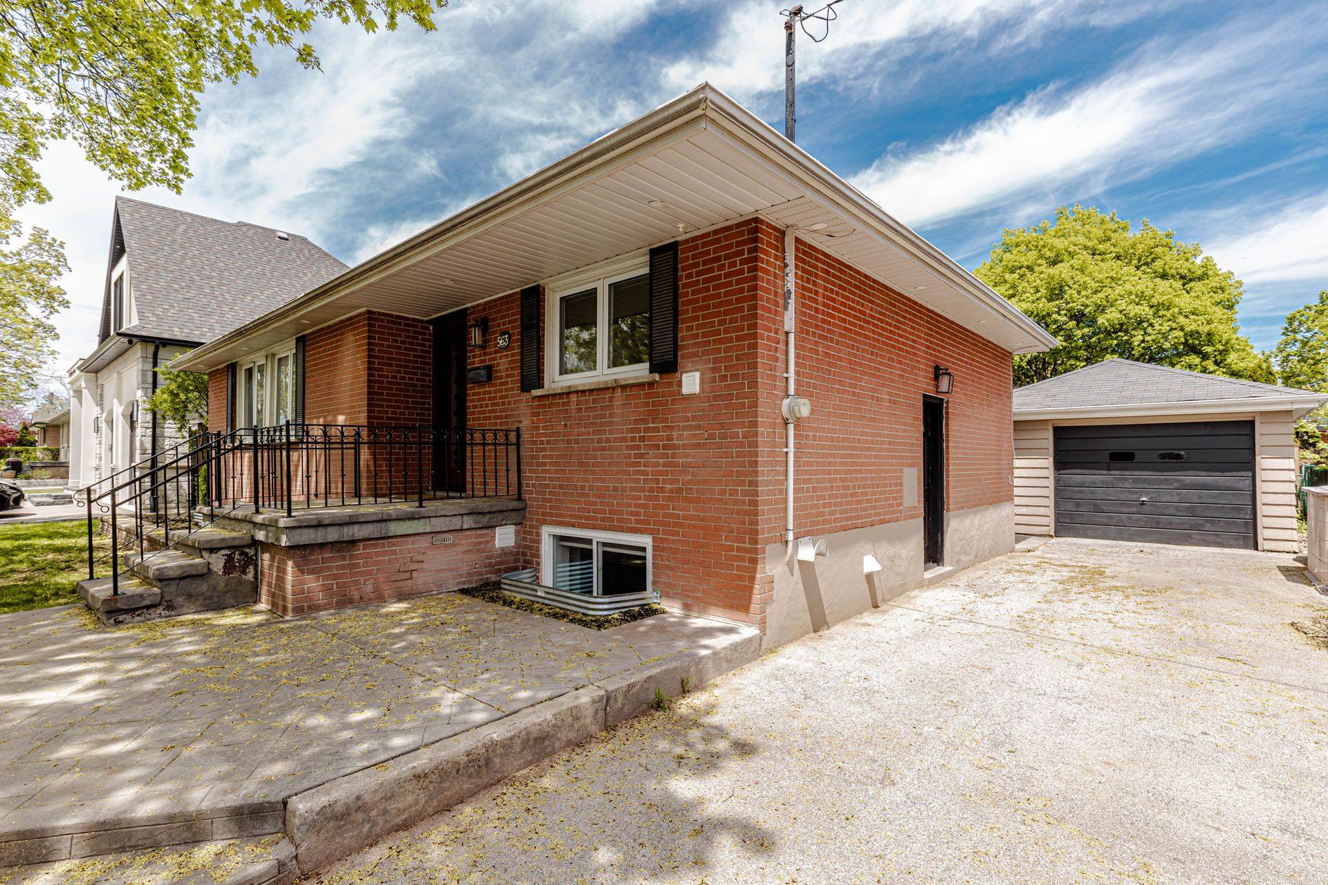 563 Taplow CRES, Oakville, ON L6L 4V9