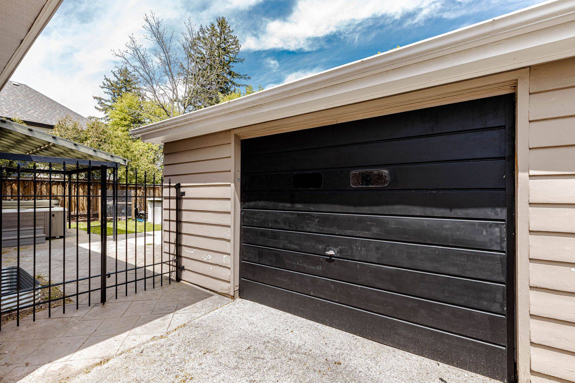 563 Taplow CRES, Oakville, ON L6L 4V9