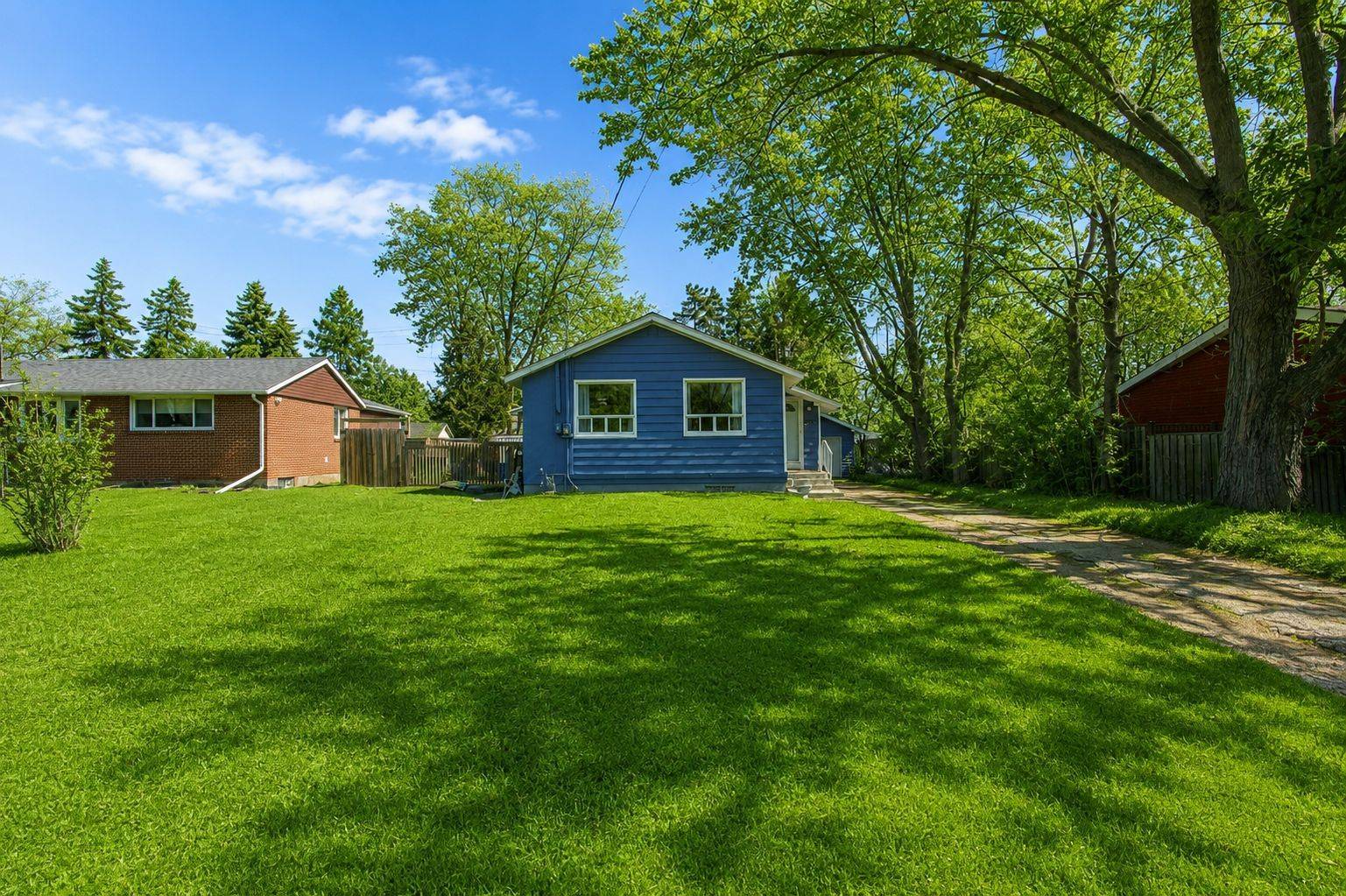 114 Ringwood RD, Oakville, ON L6H 1K2
