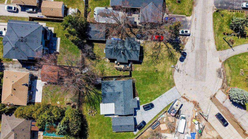 114 Ringwood RD, Oakville, ON L6H 1K2