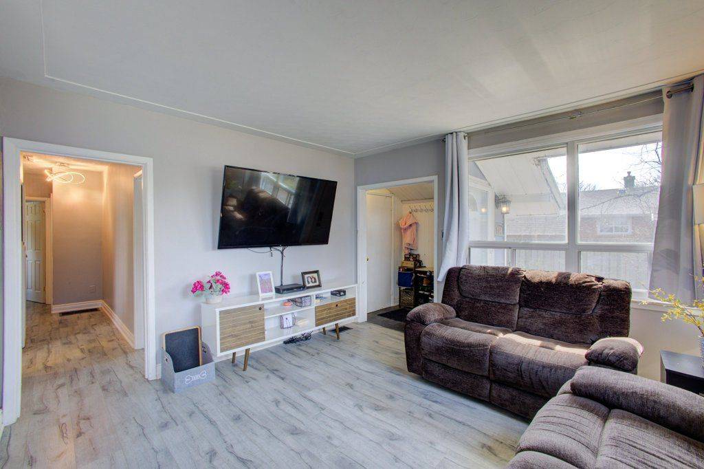 114 Ringwood RD, Oakville, ON L6H 1K2