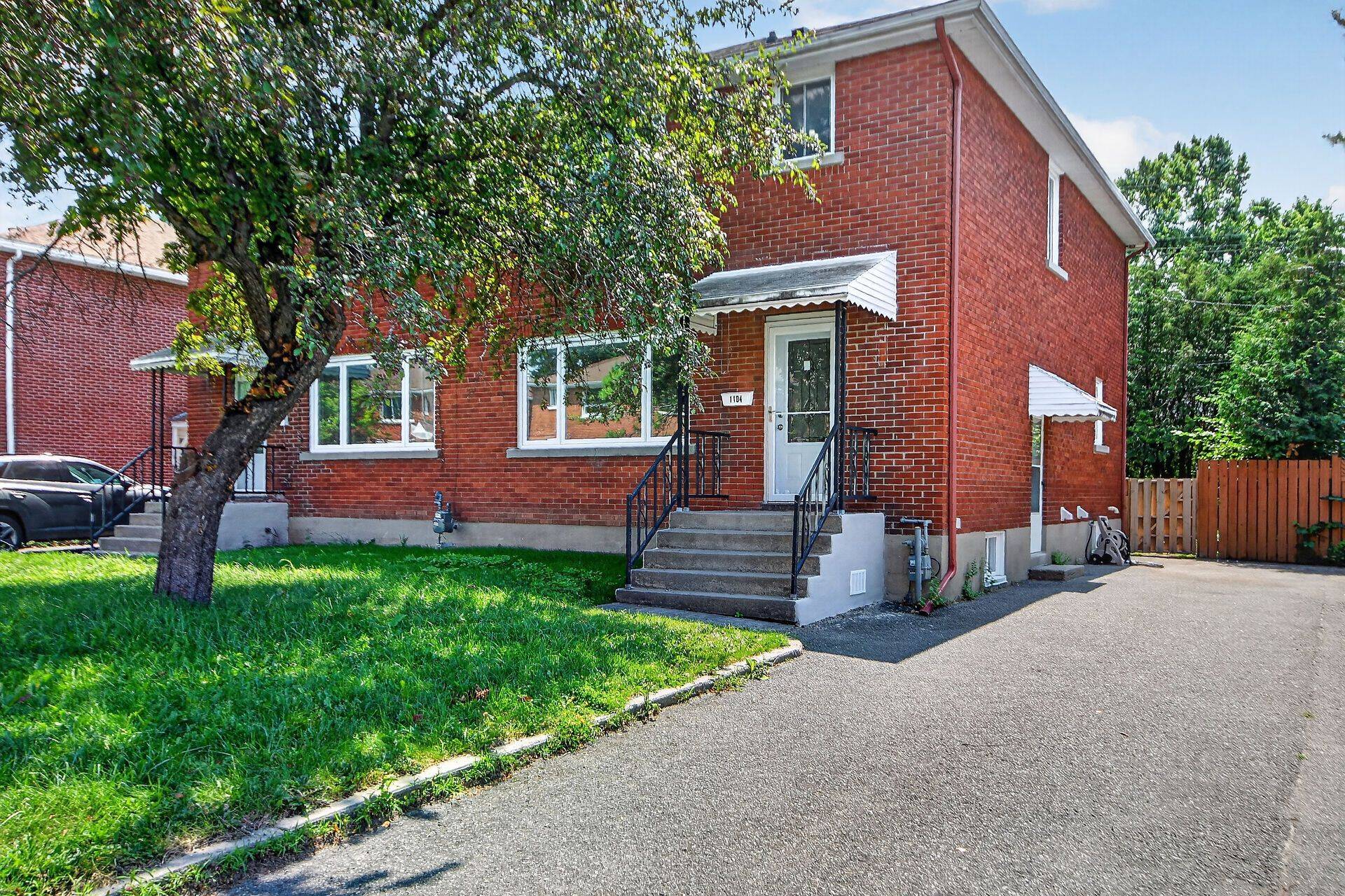 1104 Aldea AVE, Billings Bridge - Riverside Park And Area, ON K1H 8C2