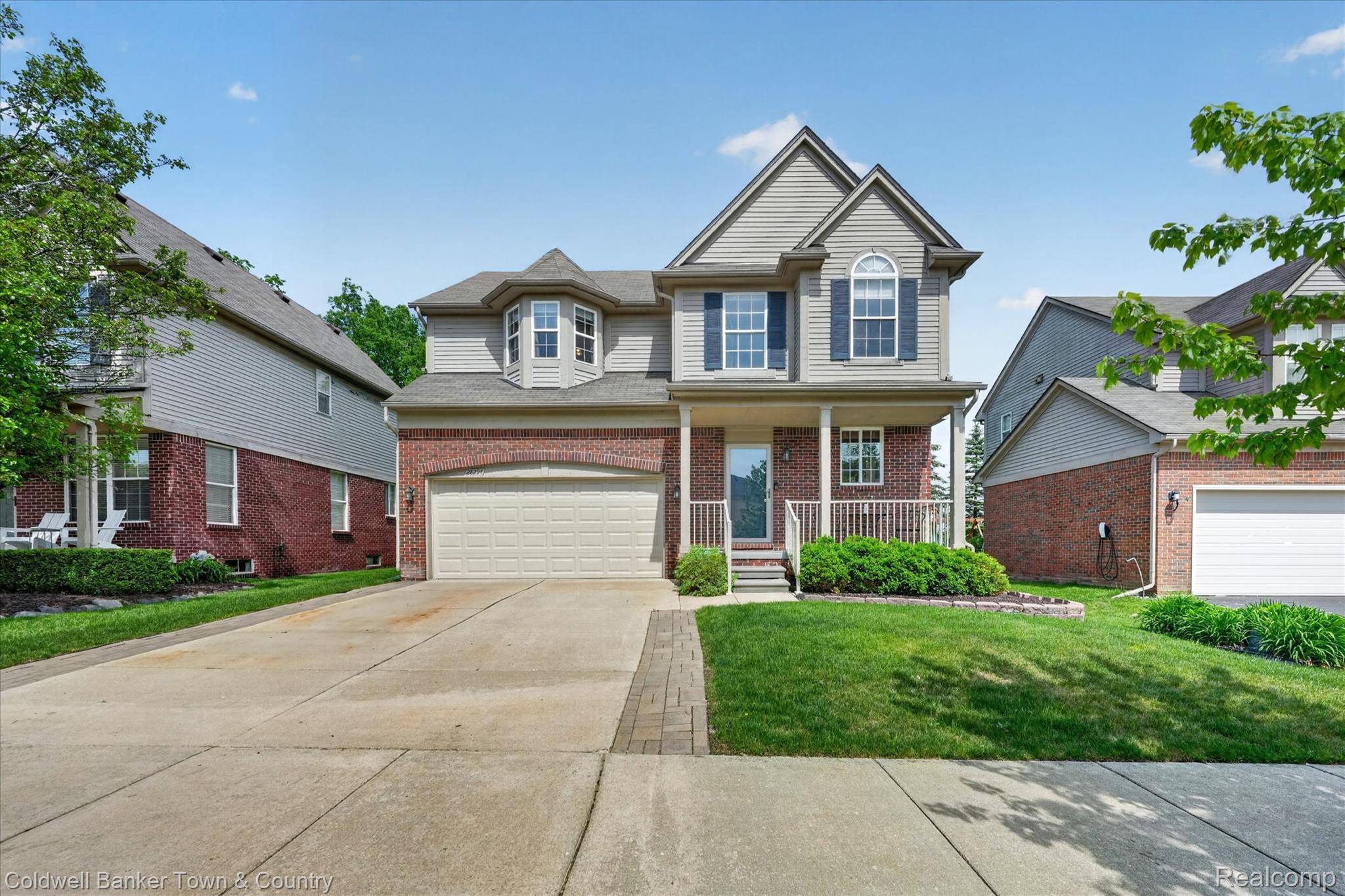 28294 Cottage LN, Lyon Charter Township, MI 48165