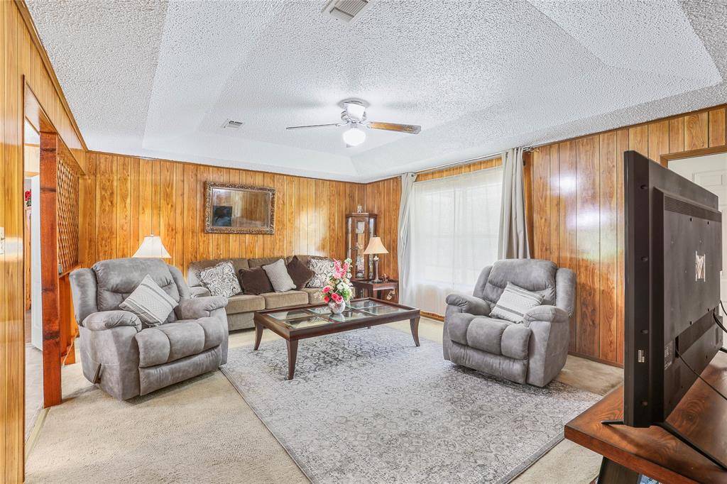 109 County Road 1224, Mount Pleasant, TX 75455