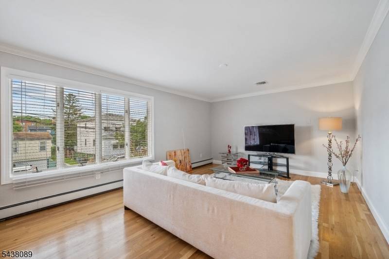 45 Grunwald St, Clifton City, NJ 07013