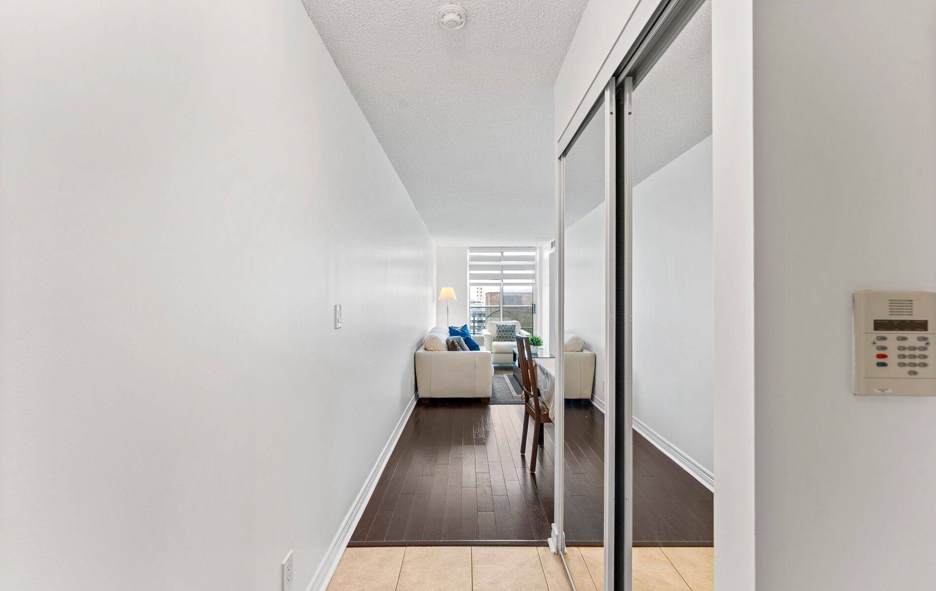 212 Eglinton AVE E #1411, Toronto C10, ON M4P 0A3