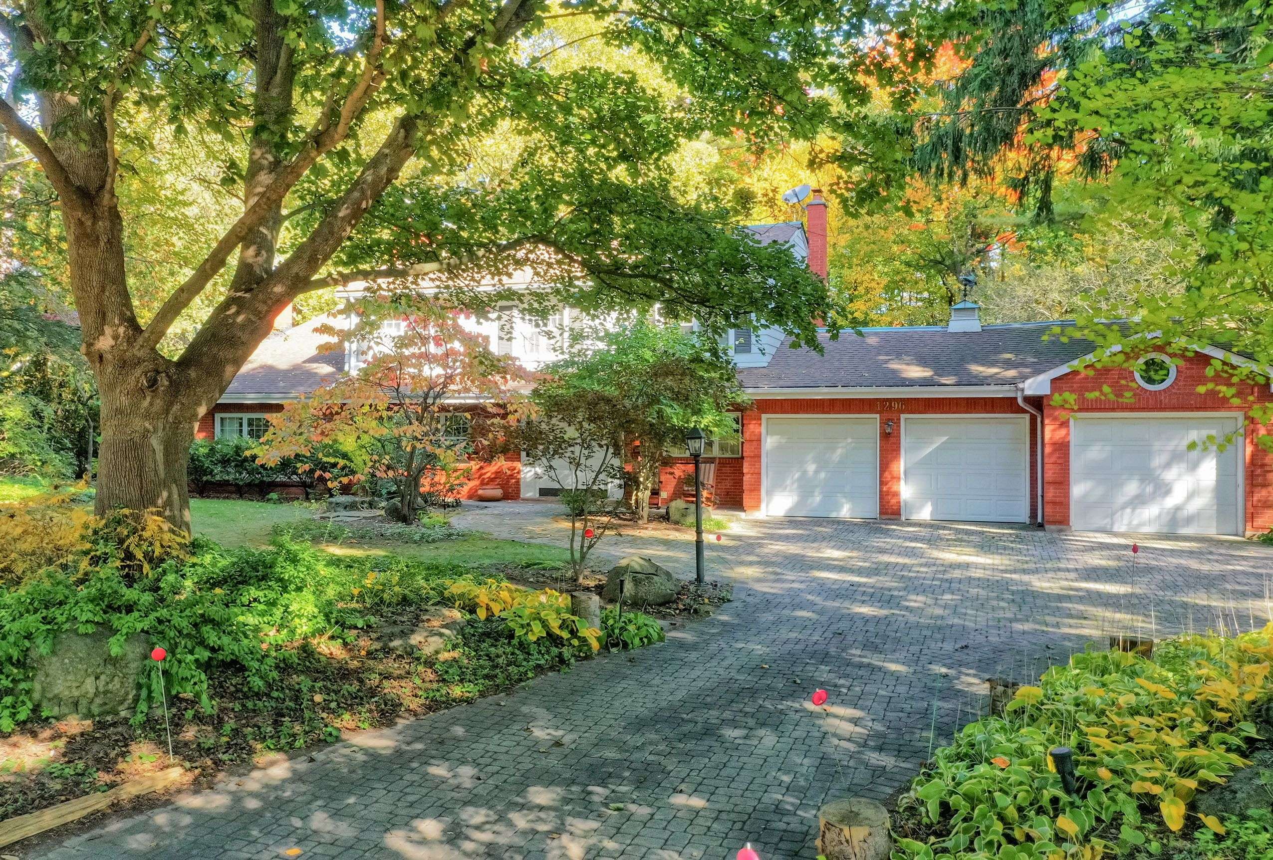 1296 Cumnock CRES, Oakville, ON L6J 2N7
