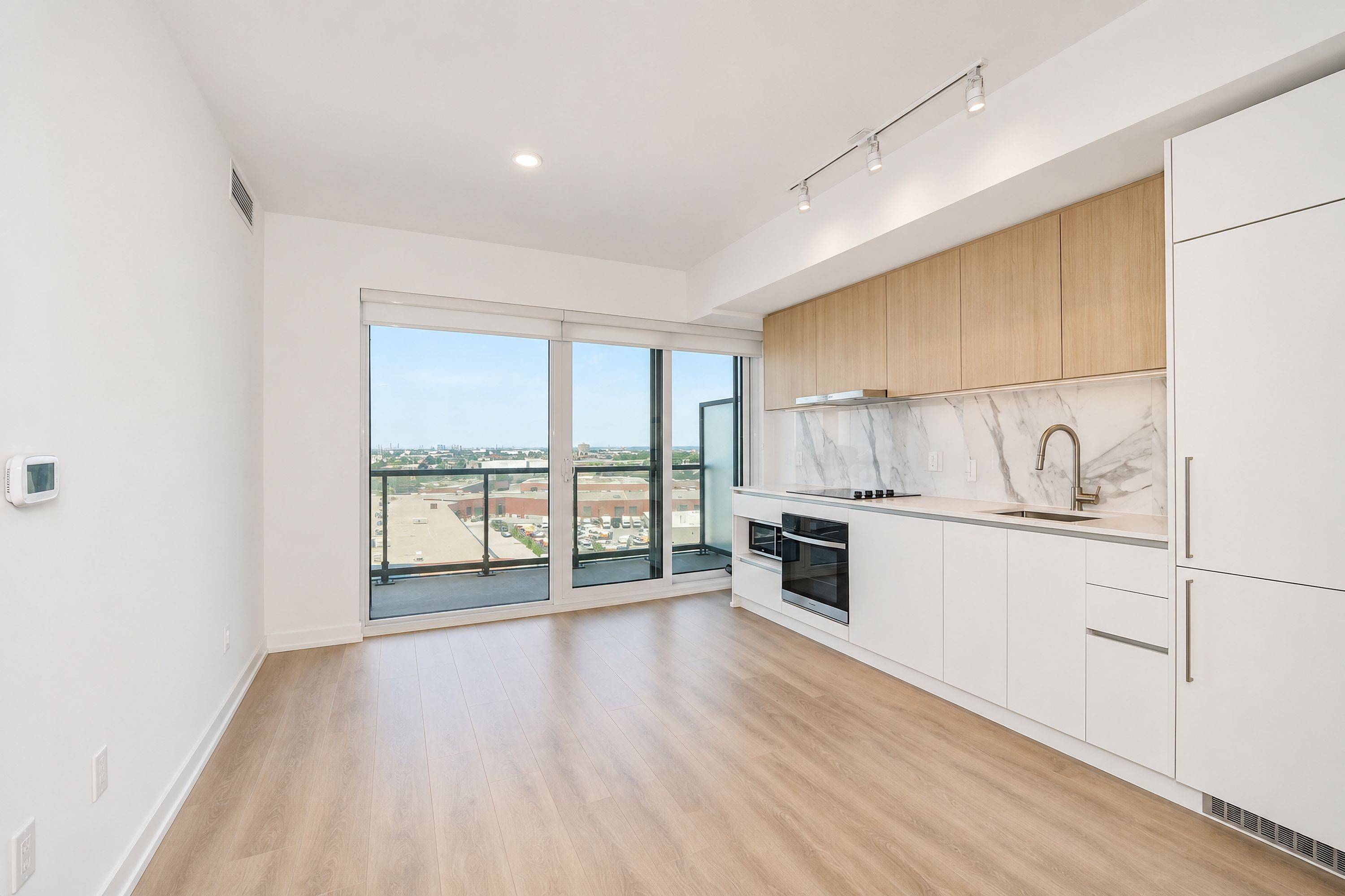 1100 Sheppard AVE W #928, Toronto W05, ON M3K 0E4