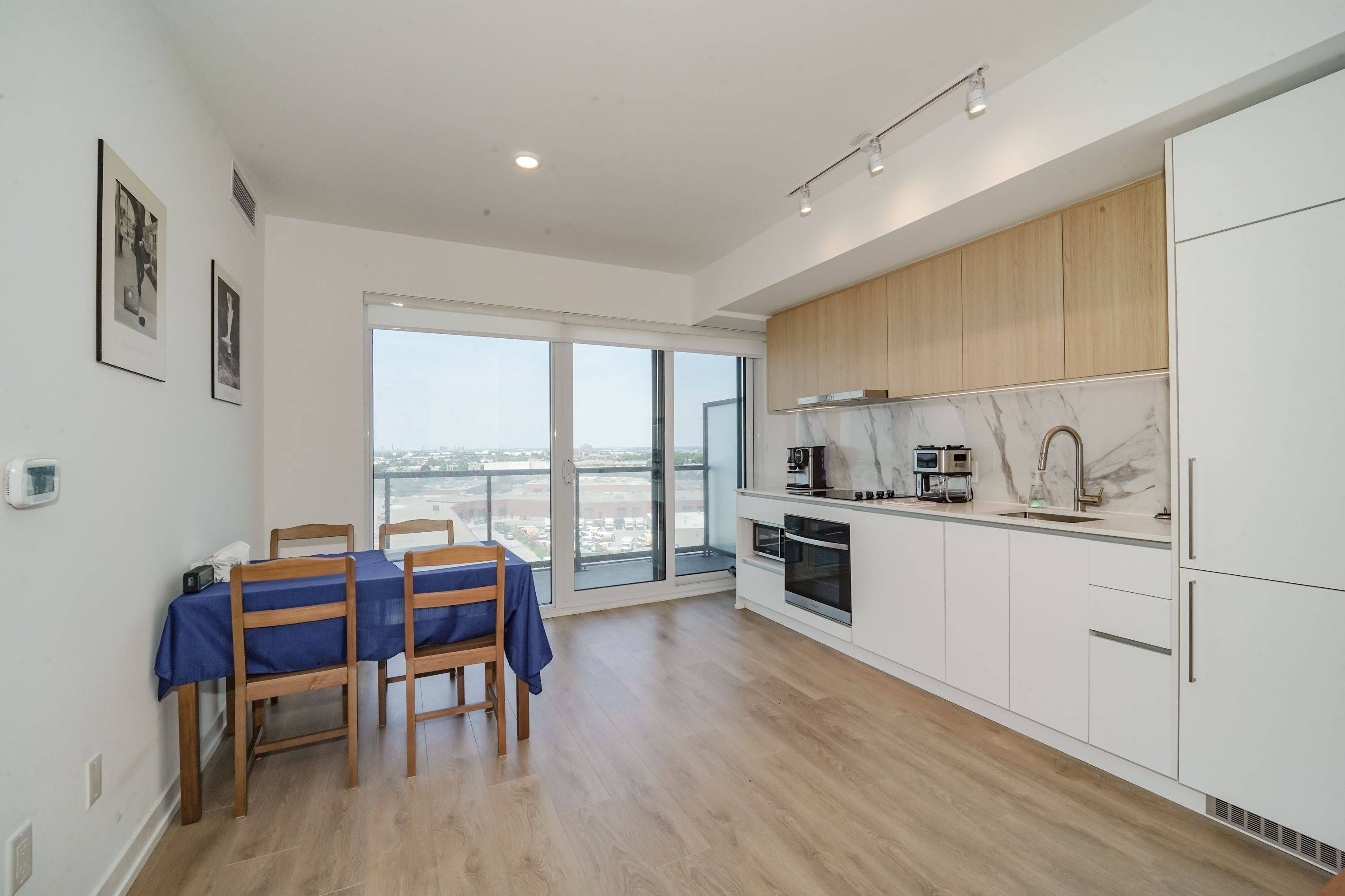 1100 Sheppard AVE W #928, Toronto W05, ON M3K 0E4