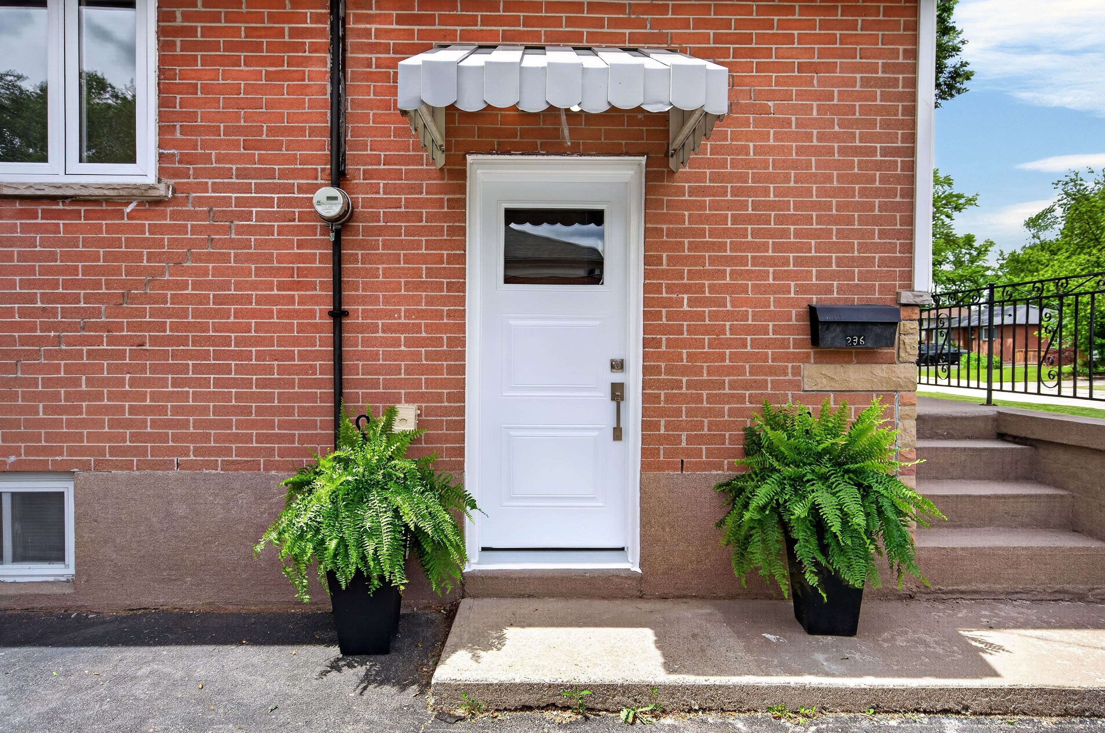 236 Hammersmith CT, Burlington, ON L7L 4N7