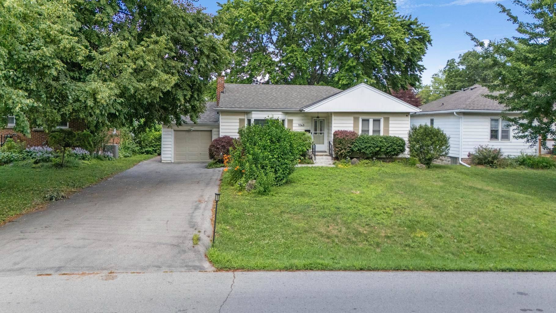 1063 Joan DR, Burlington, ON L7T 3H3