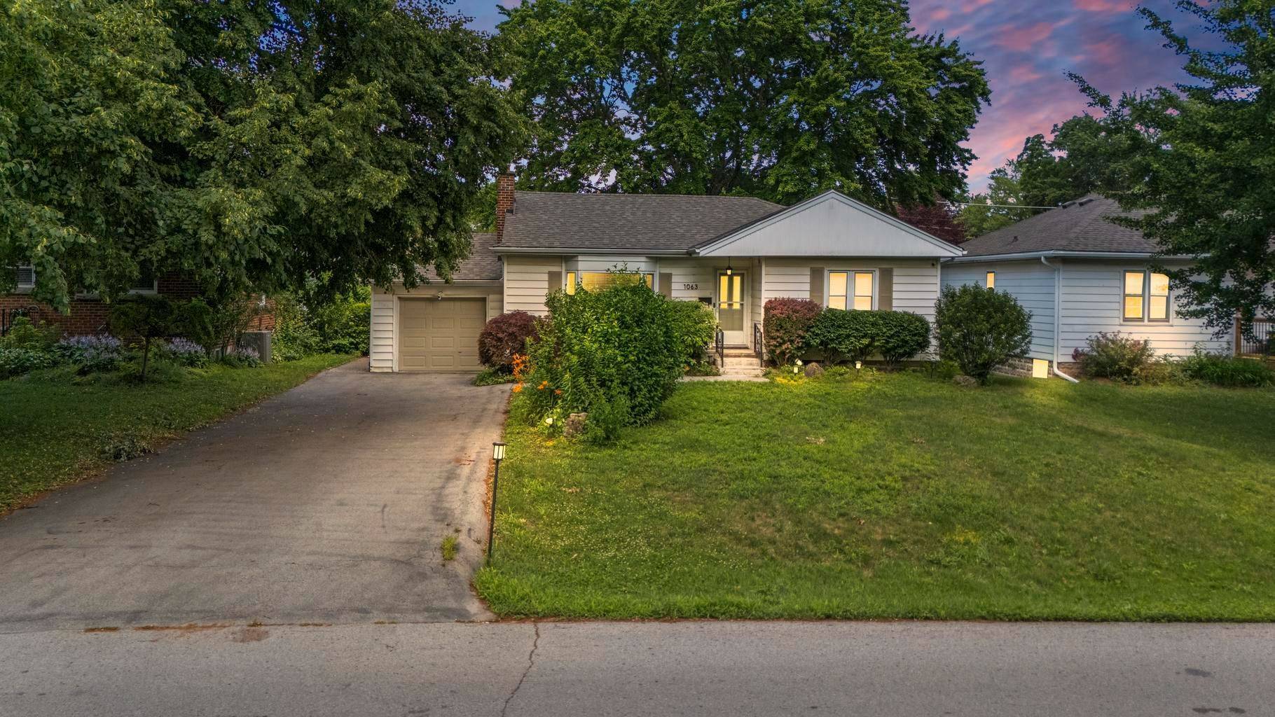 1063 Joan DR, Burlington, ON L7T 3H3