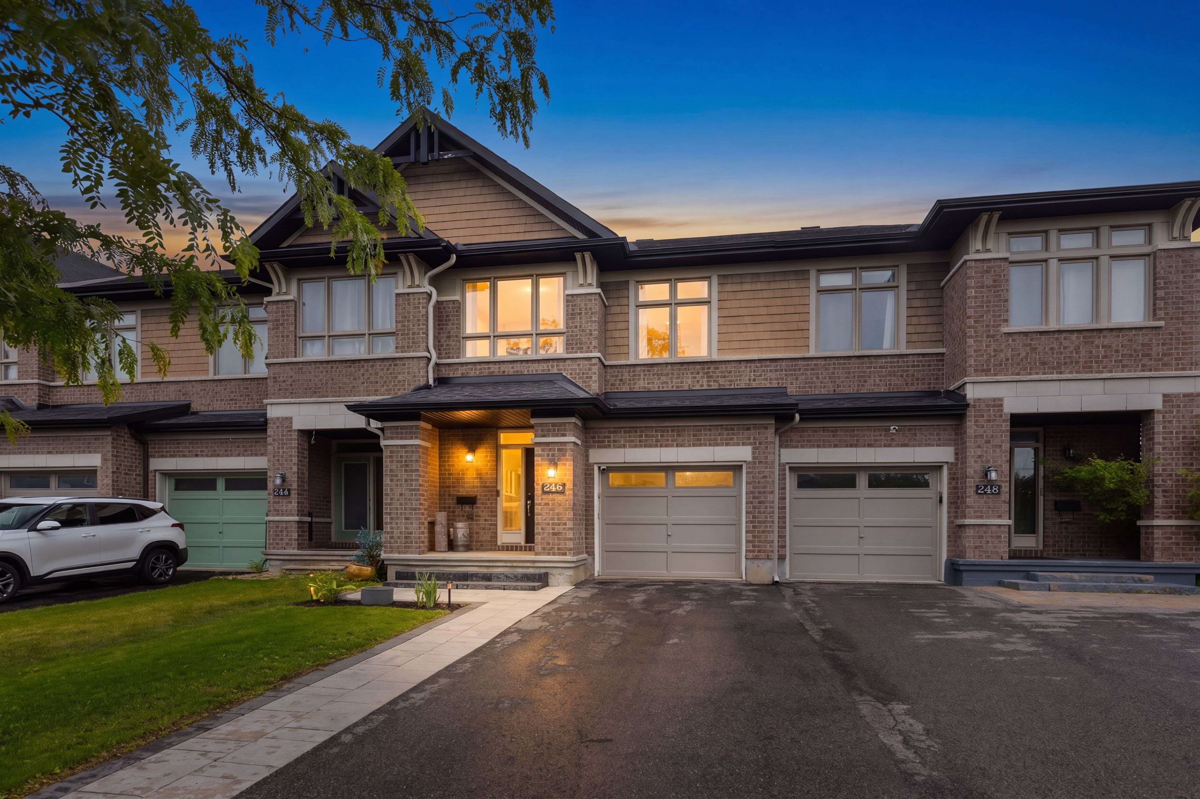 246 Cooks Mill CRES, Blossom Park - Airport And Area, ON K1V 2N1