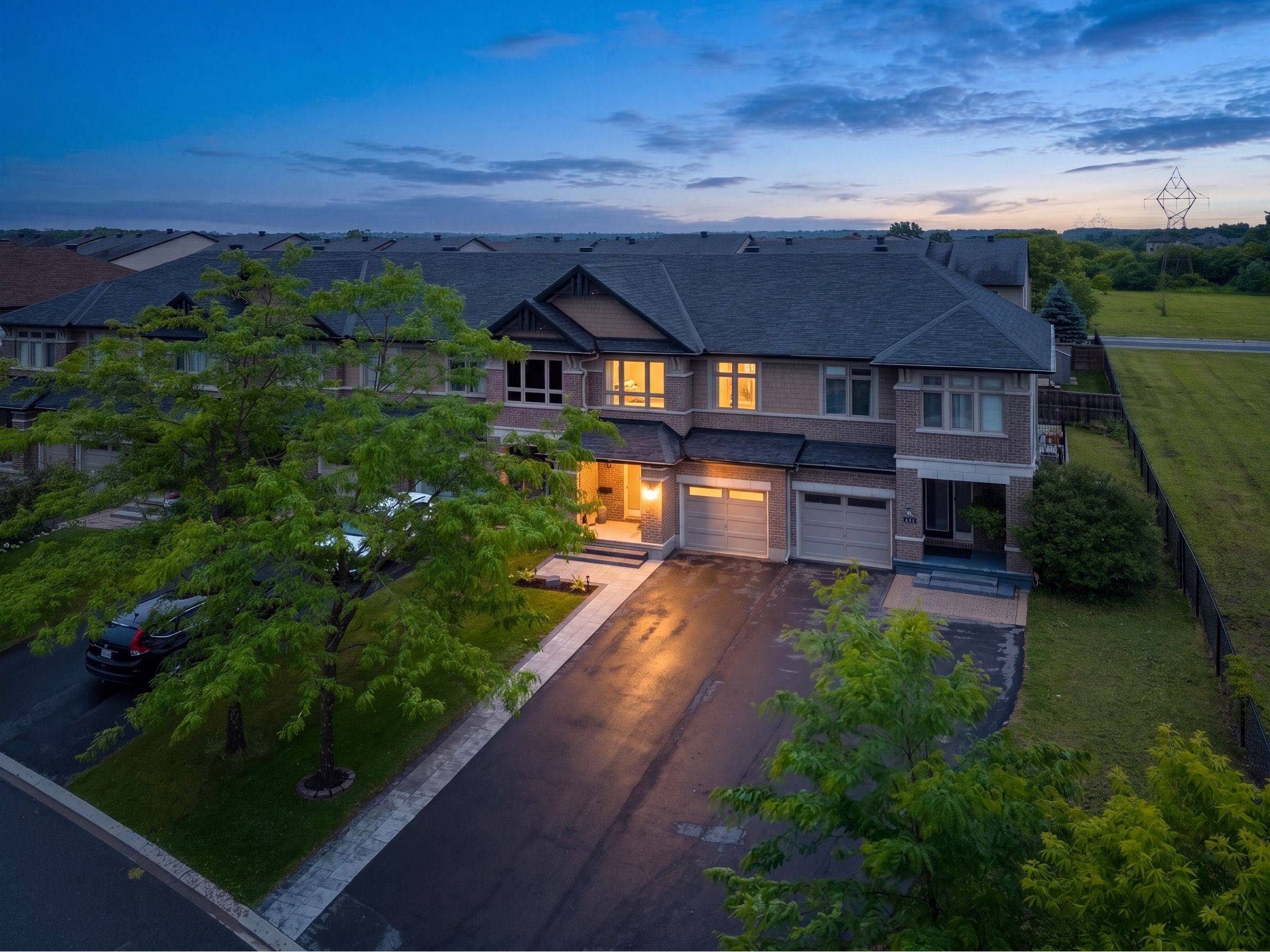 246 Cooks Mill CRES, Blossom Park - Airport And Area, ON K1V 2N1
