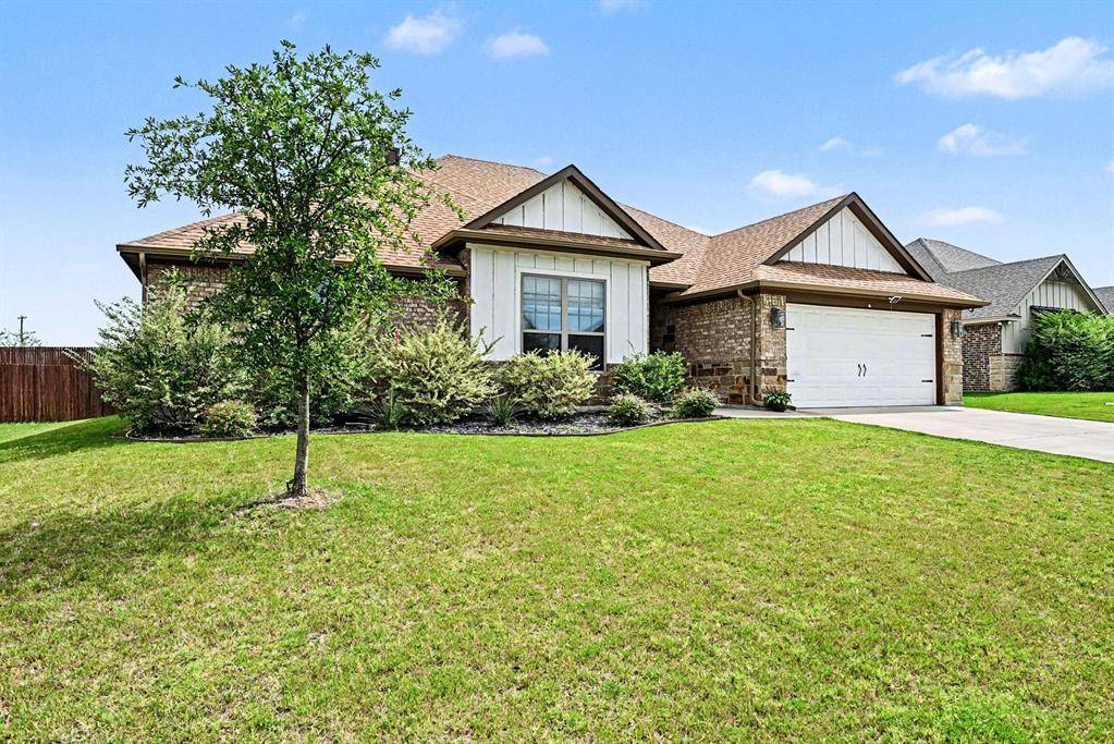 207 Bayless Avenue, Godley, TX 76044