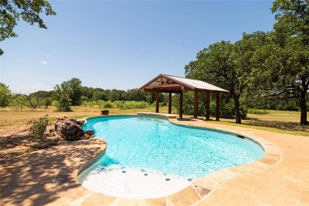 406 Private Road 3706, Bridgeport, TX 76426