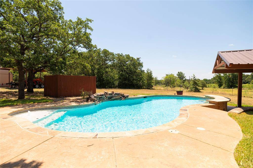 406 Private Road 3706, Bridgeport, TX 76426