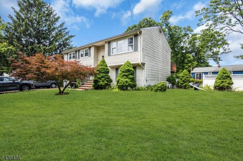 26 Nancy Ln, Piscataway Twp., NJ 08854