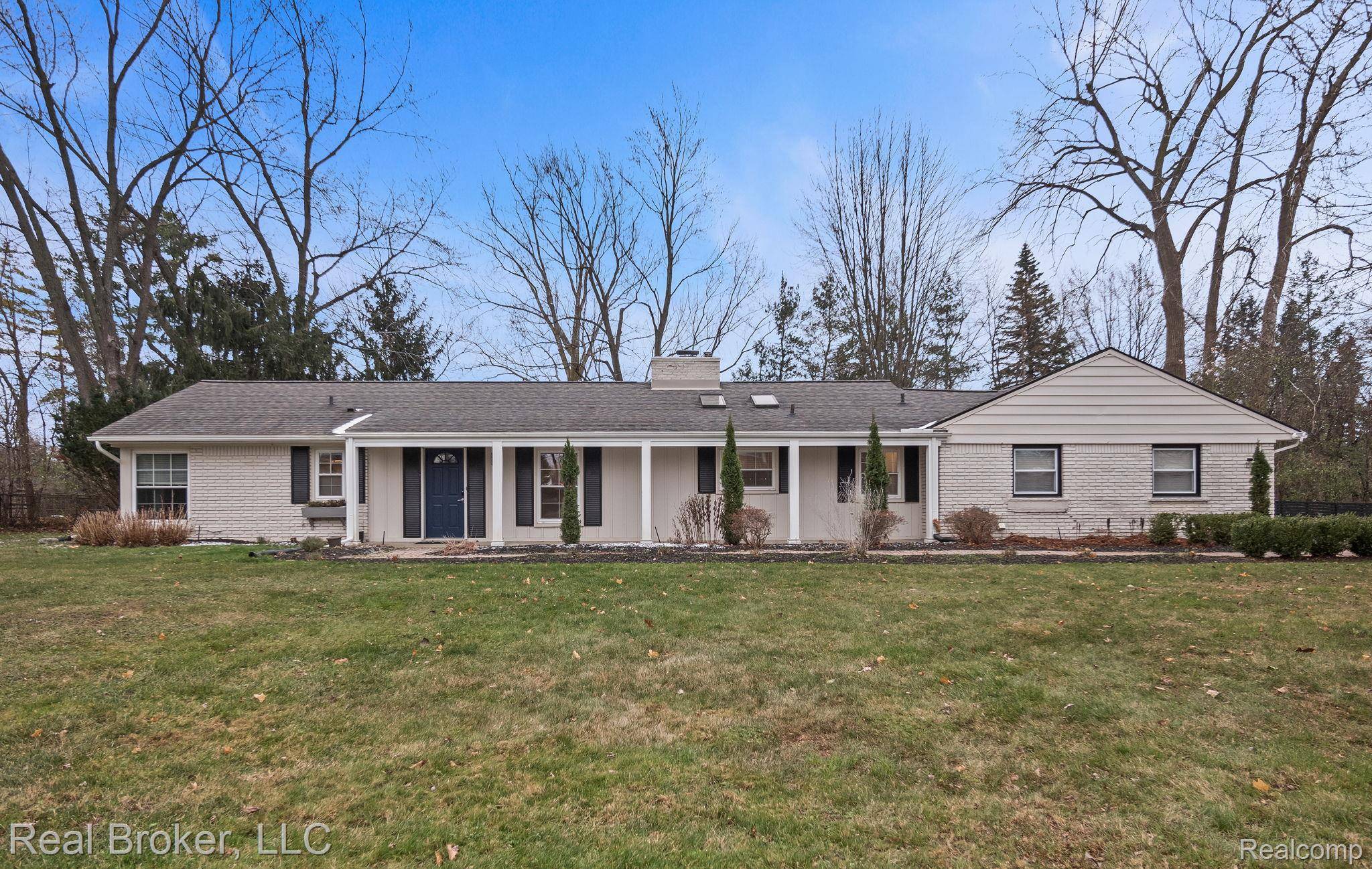 1909 Marie CIR, Bloomfield Hills, MI 48302