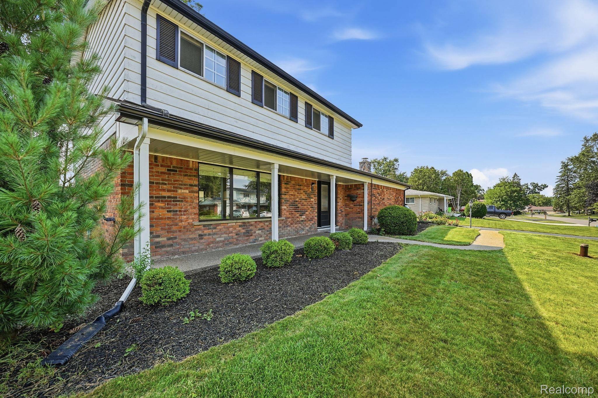 8327 Fox Bay DR, White Lake Charter Township, MI 48386