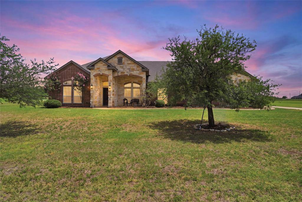 845 W County Line Road E, West, TX 76691