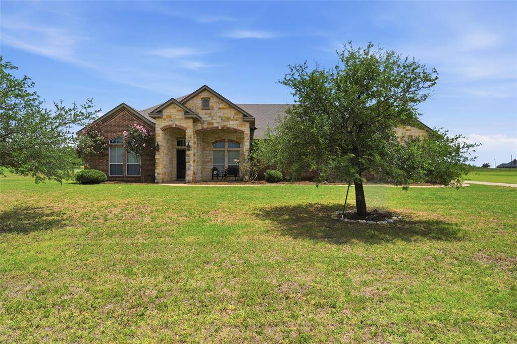 845 W County Line Road E, West, TX 76691