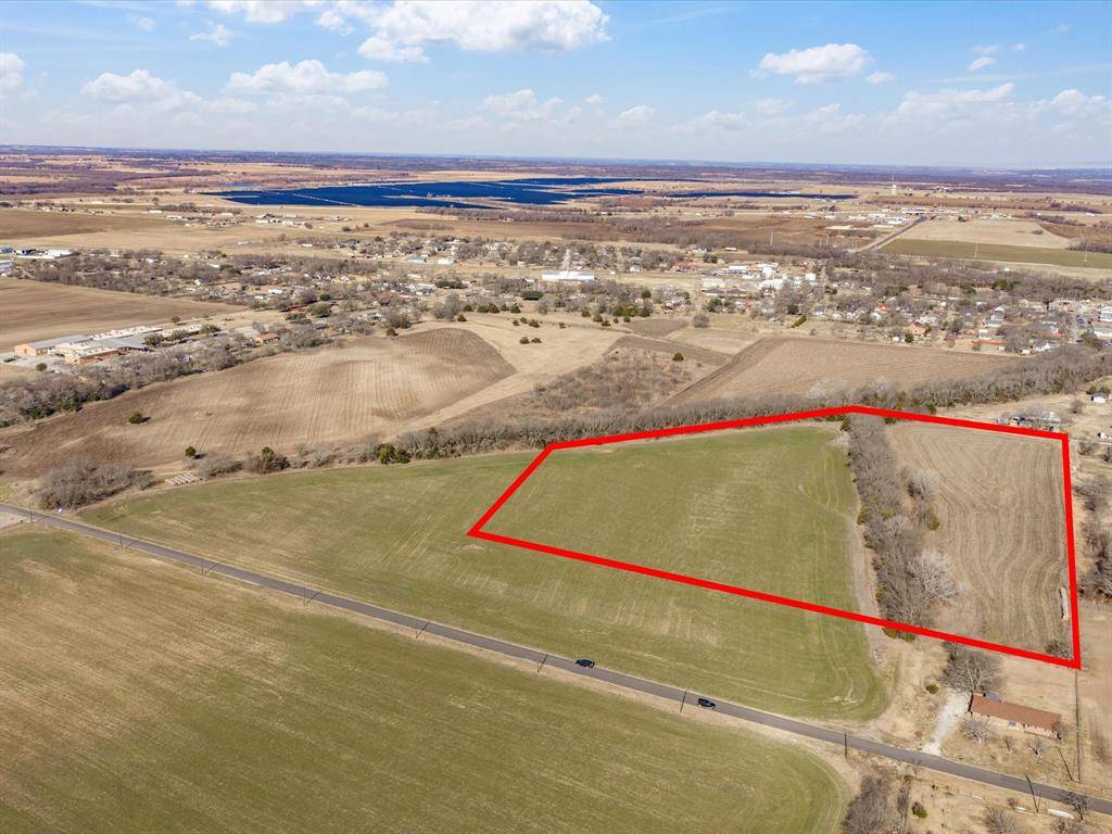 000 Young Street, Italy, TX 76651