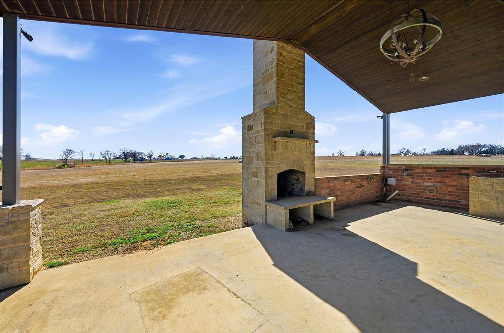 140 Turkey Farm Road, Whitesboro, TX 76273